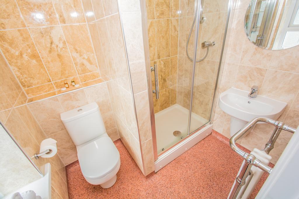 Victoria Inn Cowbridge Ngoại thất bức ảnh