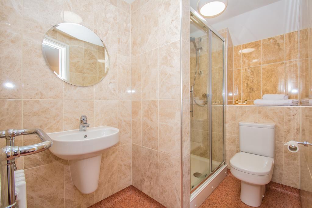 Victoria Inn Cowbridge Ngoại thất bức ảnh